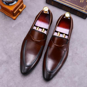 Nouvelles chaussures en cuir pour hommes, style Oxford, formelles, en cuir de vache sculpté à la main, antidérapantes, pour occasions formelles - Product Image 3