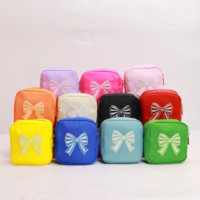 Fabriek Schattige Strik Gepatcht Kleine Waterdichte Make-Up Zakjes Bruidsmeisje Kerstcadeau Tassen Reizen Toilettassen Mini Nylon Zakje