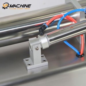 Máquina de llenado de líquido de alta precisión, gran oferta, pequeña - Product Image 4