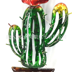 Lampe solaire décorative d'extérieur en forme de cactus avec fleur, résistante à l'eau, fabriquée à Quanzhou - Product Image 2