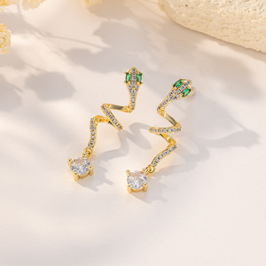 Pendientes colgantes chapados en oro con forma de serpiente con circonita y piedras verdes para mujer, joyería de boda EDB 015 - Product Image 3
