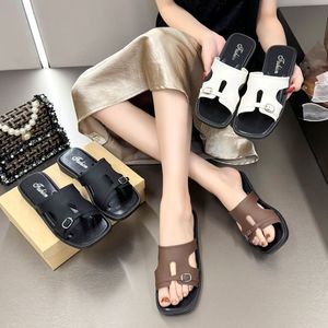 Venta al por mayor directa de fábrica: Zapatillas baratas para mujer africanas, nuevas sandalias planas de moda para verano, stock mixto de marcas Fujian. - Product Image 5