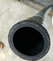 Tuyaux hydrauliques en caoutchouc renforcés de fil d'acier haute pression sur mesure, tuyaux d'huile flexibles et services de découpe sur mesure