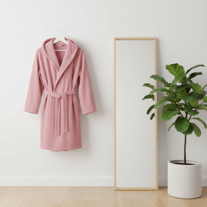 เสื้อคลุมอาบน้ำโรงแรมห้าดาว โรแมนติก ผ้าฝ้าย 100% หนานุ่ม ตัดเย็บแบบซาติน คอปกเชือกผูก สีชมพู ODM ความยาวระดับเข่า แห้งเร็ว คุณภาพสูง - Product Image 1