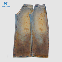 Fabricant de jeans en denim selvedge délavé, vieilli et déchiré, coupe droite, style vintage, sur mesure, par BENTURA Designer