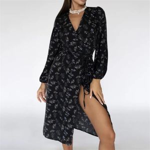 Rifilatura personalizzata 2023 collina serena, eleganti abiti da sera con perline da donna con maniche a mantello nero/ - Product Image 1