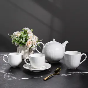 Modern beyaz otel restoran mutfak kullanılan seramik kahve seti çay fincanları kabartmalı porselen Espresso demlik fincan ve çay tabağı Set