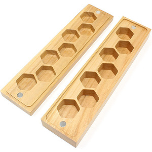 Caja de Almacenamiento para Dados de Madera, Tipo Vertical, con Compartimentos en Forma de Panal, Color Madera Natural - Product Image 5