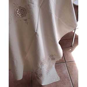 Mantel Bordado Color Crema con Inserciones de Encaje de Lujo, Tela de Poliéster Cuadrada, Ideal para Hoteles y Restaurantes en Navidad - Product Image 2