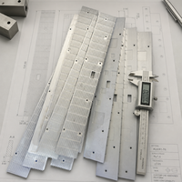 Aluminium Alloy 6063 T5 Slotted Fin Heat Sink Extrusion CNC Milling Cross Cut Sawing Radiator untuk Daya Transceiver Optik.