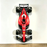 Sculpture murale de voiture de course F1 en fibre de verre personnalisée, statue de Formule 1 à suspendre, sculpture de course pour décoration de galerie commerciale