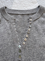 Pull en cachemire pur sur mesure à col rond et multi-boutons, chemise à manches longues pour femme au design élégant
