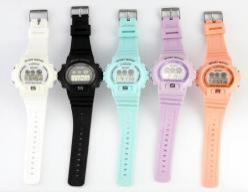 Orologio Digitale Unisex 6900 con Cinturino in Silicone Multicolore, Cassa in Plastica, Display LCD Rettangolare, Retroilluminazione, Smartwatch alla Moda - Product Image 1