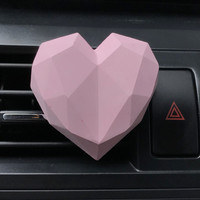 Vente en gros de pince pour bouche d'aération de voiture en céramique parfumée en forme de coeur désodorisant diffuseur d'huiles essentielles de parfum d'arôme de maison en porcelaine