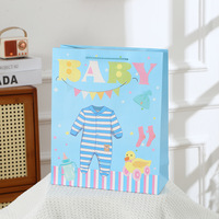 Sacs cadeaux en papier recyclables, motifs bébés mignons de dessins animés, pour cadeaux d'enfants, vêtements de bébé, huiles essentielles et shampoings.