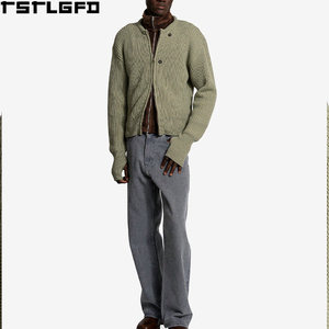 Cardigan Zippé Homme OEM/ODM Vert Sauge Boutons Asymétriques Trous pour les Pouces Streetwear Pulls Homme Fabricants Vente en Gros - Product Image 2