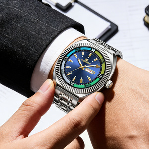 Montre pour homme avec bracelet en acier, double calendrier, cadran lumineux, montre de style professionnel, montre à quartz étanche. - Product Image 5