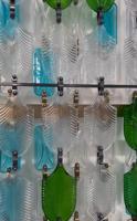 Pendentifs suspendus en verre cristal en forme de plumes colorées en gros pour projets de décoration d'hôtels, de restaurants et de villas
