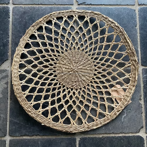 Precio de fábrica Estilo bohemio rústico Manteles individuales de algas marinas tejidas redondas naturales Alfombra de ratán de mimbre de Vietnam - Product Image 4