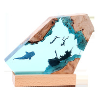 Sculpture de baleine à bosse en résine, effet de lumière nocturne, base en bois, décoration de table sur le thème de l'océan pour la maison et le bureau, 8 pouces, minimaliste