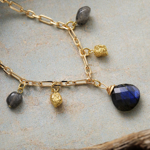 Collier ras du cou chic et minimaliste en labradorite en forme de goutte d'eau, plaqué or, cadeau pour femme - Product Image 2