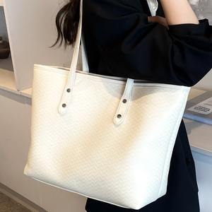 กระเป๋าโท้ทผู้หญิงใหม่กระเป๋าสะพายไหล่อินเทรนด์และมีสไตล์ความจุขนาดใหญ่กระเป๋าใต้วงแขน - Product Image 1