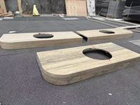 Plan de toilette en travertin gris et beige avec trou pour lavabo, personnalisé, finition polie