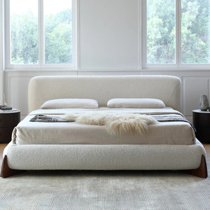 Cadre de lit plateforme moderne et minimaliste de style crème luxueux, avec tête de lit rembourrée douce, pour chambre principale, style Wabi Sabi, disponible en tailles Queen/King - Product Image 1