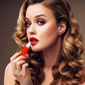 أنبوب بلاستيكي للعناية الشخصية لمستحضرات التجميل وملمع الشفاه سعة 8 مل، تصميم فريد وجذاب باللون الأبيض، حاوية مخصصة بعلامة تجارية خاصة - Product Image 6