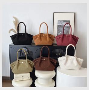 Borse a Mano da Donna di Tendenza in Pelle Scamosciata Personalizzate Borse da Shopping in Camoscio da Donna - Product Image 2