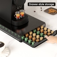 Conception métallique robuste et performante avec finition poudrée de qualité industrielle, noir mat moderne, capacité de 60 capsules