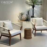 Fauteuil de jardin en bois rembourré avec dossier tressé pour terrasse et hôtel