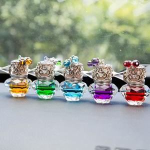 Regalos decorativos para coche de aromaterapia de aceite esencial, salidas de aire de coche refrescantes y desodorizantes, colgantes de botella de Perfume para coche - Product Image 4