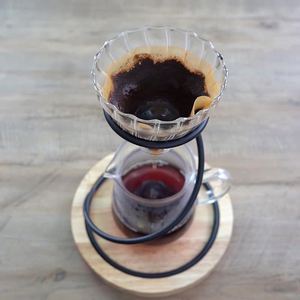 ที่วางกรองกาแฟแบบหยดโลหะ สำหรับสำนักงาน บ้าน ตั้งแคมป์ พร้อมถ้วยกรอง ของขวัญสำหรับคนรักกาแฟ - Product Image 1