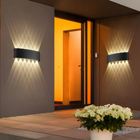 Applique murale LED avec éclairage vers le haut pour salon, villa, couloir, cour, terrasse, jardin – Luminaire mural créatif effet « wall washer »