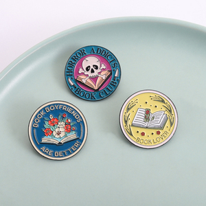 Horror Addicts Book Club Skull Broche Esmalte Pins Libro personalizado Novios Broches Collar Solapa Insignia Joyería Regalo para Amante de los libros - Product Image 2