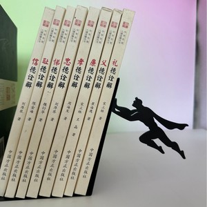 Nuovo arrivo di tendenza fermalibro creativo in latta sportivo unico stile Art déco dal Design umano per la decorazione dell'home Office supereroe fermalibri - Product Image 6