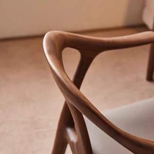 Silla minimalista de madera maciza, diseño de pico de pato de nogal negro norteamericano, silla para sala de estar, estilo chino moderno - Product Image 1