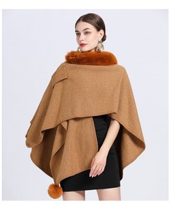 Scialle da donna avvolgente Poncho Ruana mantello aperto Cardigan anteriore scialli con collo in pelliccia Fux per l'autunno inverno - Product Image 3