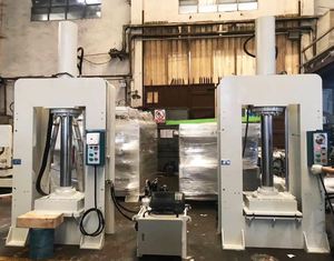 Presse à cintrer le <span class=keywords><strong>bois</strong></span> à haute fréquence WEHO, machine à assembler le contreplaqué, pression maximale <span class=keywords><strong>de</strong></span> 135T - Product Image 4