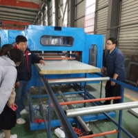 Machine à panneaux de toit sandwich en polyuréthane Pu Ligne de production de panneaux de porte sectionnelle Pir Pur Machine à panneaux sandwich