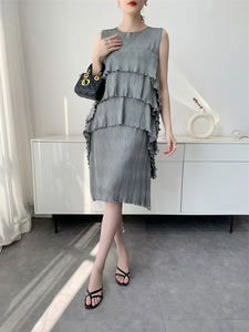 Robe Gilet Plissée Unie Tissée Longueur Genou PY pour Femme, Nouveau Style Été 2026 avec Design Distinctif - Product Image 3