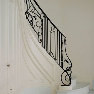 Travaux métalliques sur mesure pour escaliers et accents décoratifs de fenêtres - Product Image 4