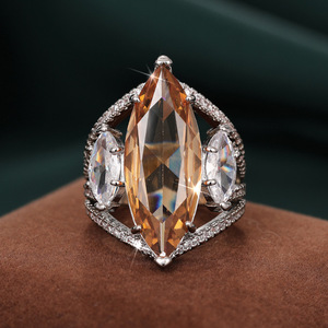 Anello Statement Marquise da Donna, Stile Audace per Feste e Riviste, Elegante Accessorio per Mani, Idea Regalo - Product Image 5