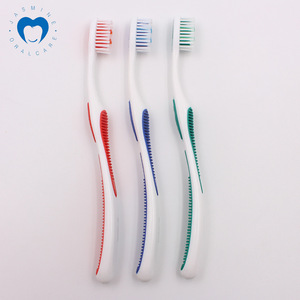 แปรงสีฟันสำหรับผู้ใหญ่ Oralcare รุ่น JSM318 แปรงสีฟันแบบนวดด้วยเจลนุ่ม ด้ามจับตามหลักสรีรศาสตร์ - Product Image 2