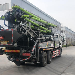 Pompe à béton mobile montée sur camion Zoomlion à flèche sectionnelle de 56 m, très demandée en Asie - Product Image 1