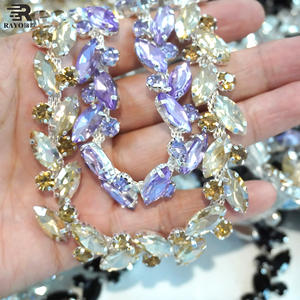 Chaîne élastique enroulée en cristal de verre pour la confection de vêtements de mariage, de robes de soirée, de chaussures et de sacs – Applique en pierres de verre à motifs variés pour la vente en gros - Product Image 4