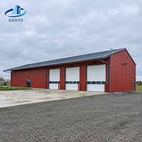 Bâtiment en acier préfabriqué pour garage de véhicules de station de pompiers avec une disposition rectangulaire et un toit à ossature droite