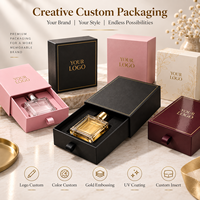 Boîte à parfum rigide en carton recyclé personnalisée, avec gaufrage 3D doré, revêtement UV, doublure en éponge, fermeture magnétique, cadeau de luxe durable