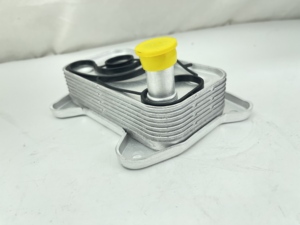 Vente chaude A6111880101 Refroidisseur D'huile Compatible pour <span class=keywords><strong>Mercedes</strong></span> <span class=keywords><strong>Benz</strong></span> <span class=keywords><strong>C200</strong></span> C220 Diesel 2.2 <span class=keywords><strong>CDI</strong></span> - Product Image 3